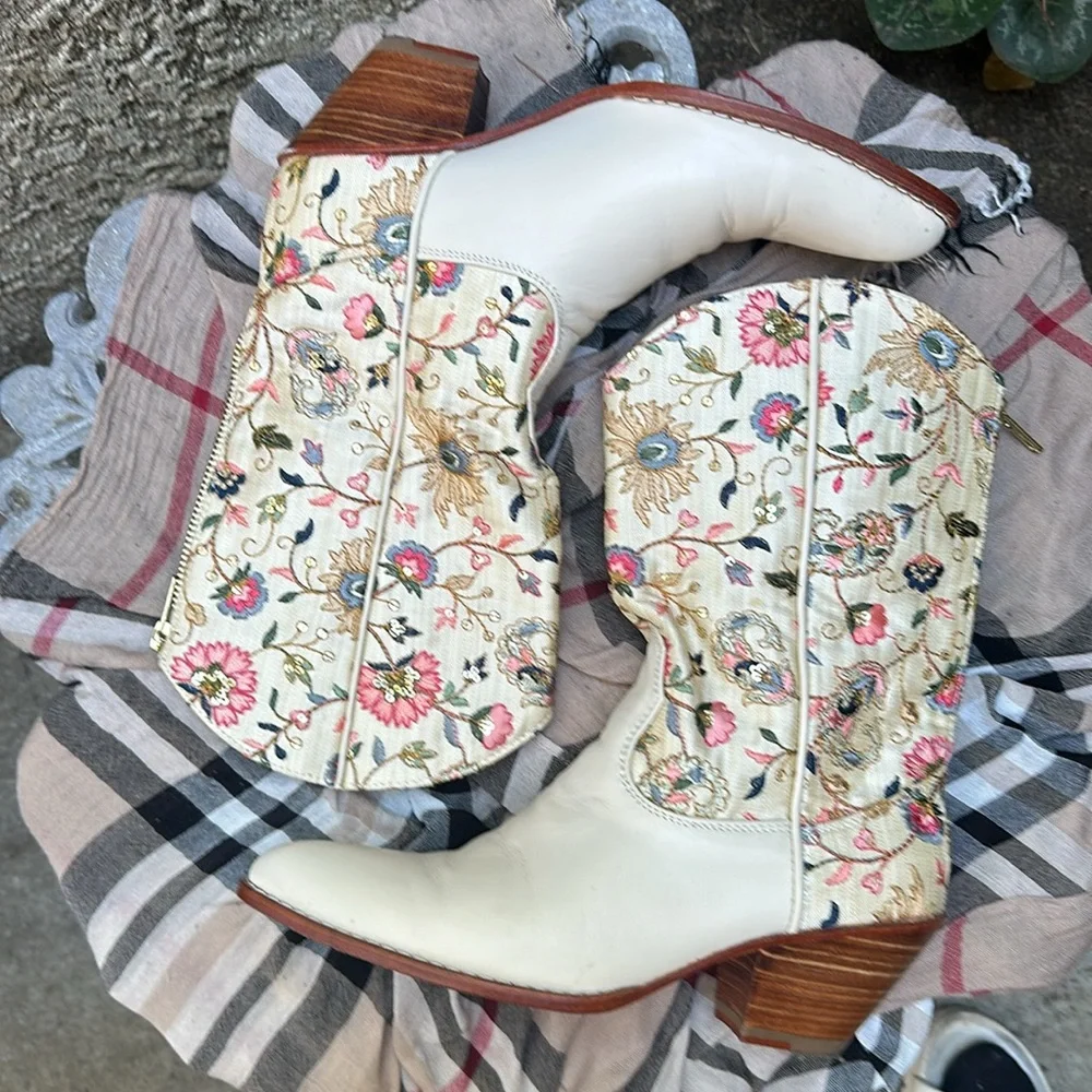 Anthropologie Momo New York Embroidered Western Boots